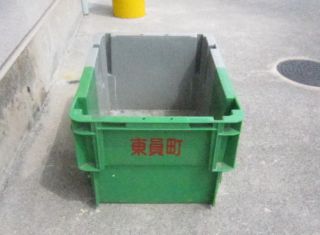 乾電池回収用コンテナの側面写真