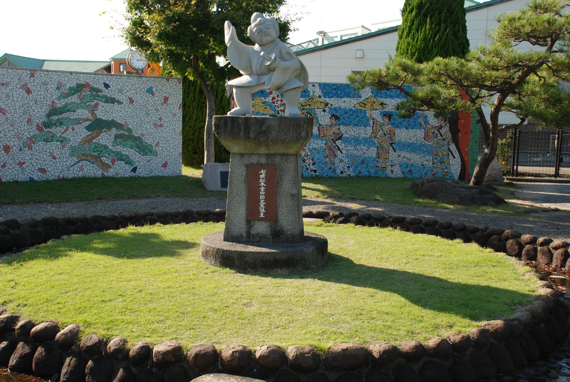 歌舞伎公園のこども歌舞伎の石像写真